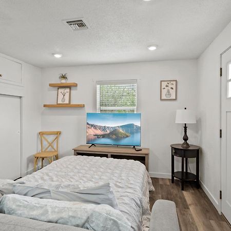 Peach Street Super Suite Medford Exterior foto